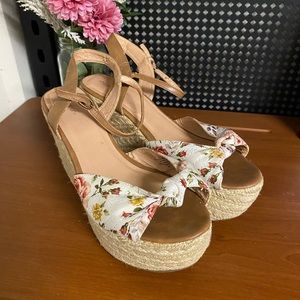 Floral Print Beach Weaved Platform Wedge Heel Shoes - Size 9 1/2